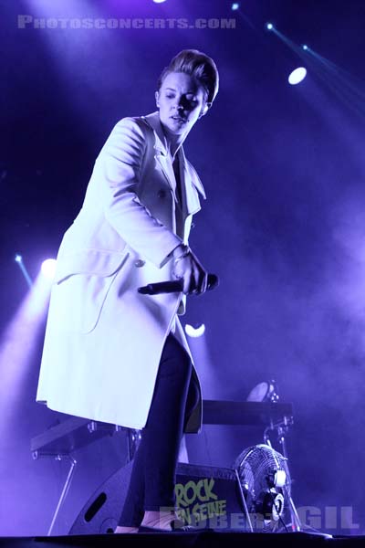 LA ROUX - 2014-08-24 - SAINT CLOUD - Domaine National - Scene de la Cascade - 